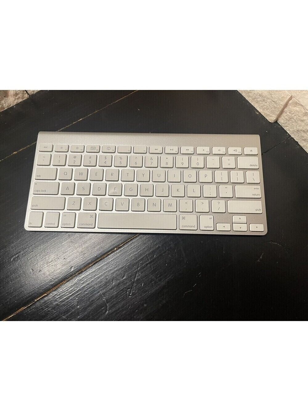 Apple Bluetooth Wireless Keyboard #A1314 - Tested & Works